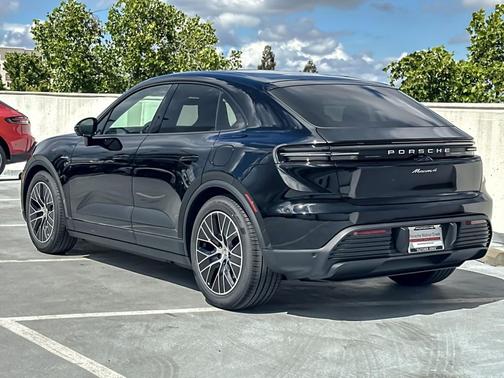 BLACK 2026 Porsche Macan Macan Electric 4