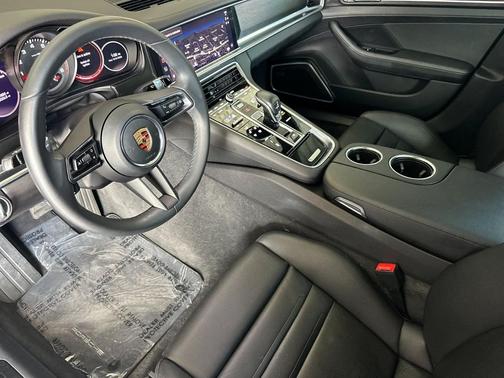 2022 Porsche Panamera 4 Platinum Edition