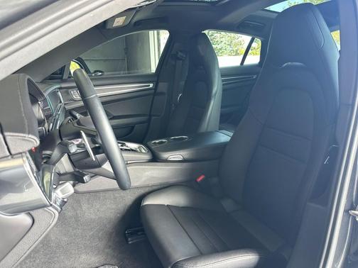 2022 Porsche Panamera 4 Platinum Edition