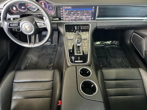 2022 Porsche Panamera 4 Platinum Edition