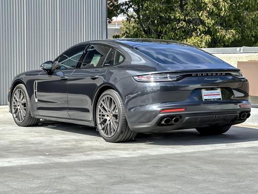 2022 Porsche Panamera 4 Platinum Edition