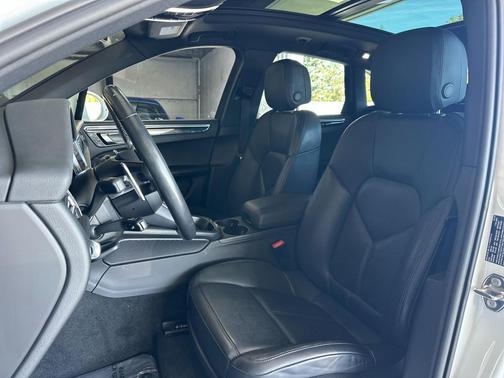 2023 Porsche Macan S