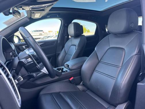 Black 2023 Porsche Cayenne Cayenne