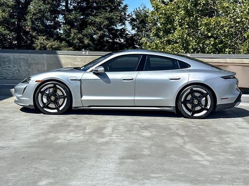 2022 Porsche Taycan Turbo