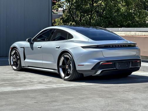 2022 Porsche Taycan Turbo