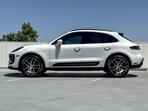 White 2022 Porsche Macan Macan