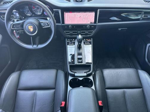 White 2022 Porsche Macan Macan