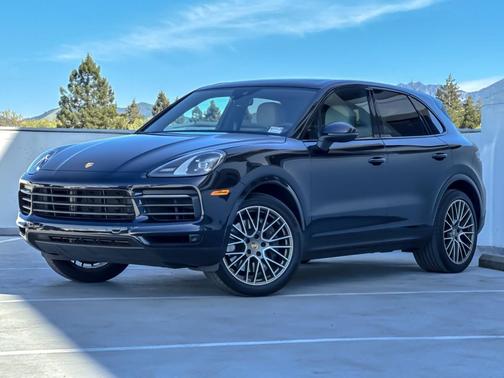 MOONLIGHT BLUE 2023 Porsche Cayenne Cayenne