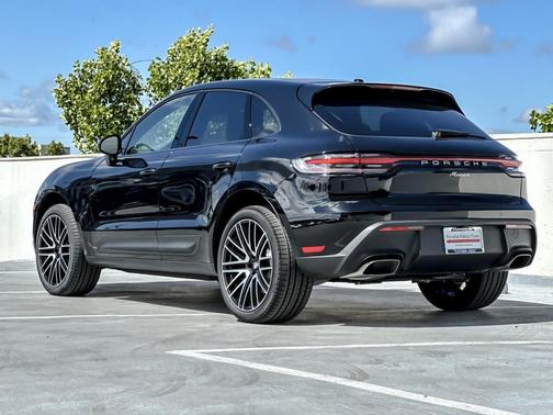 BLACK 2026 Porsche Macan Macan