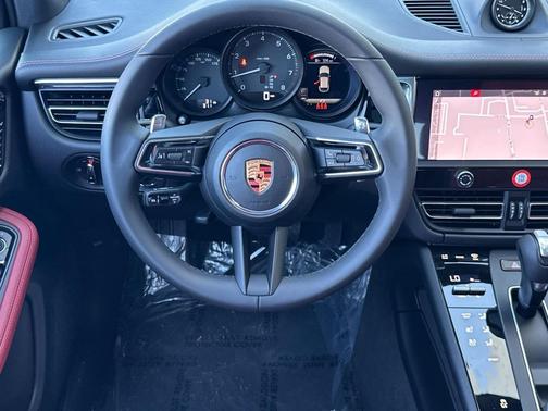 BLACK 2026 Porsche Macan Macan