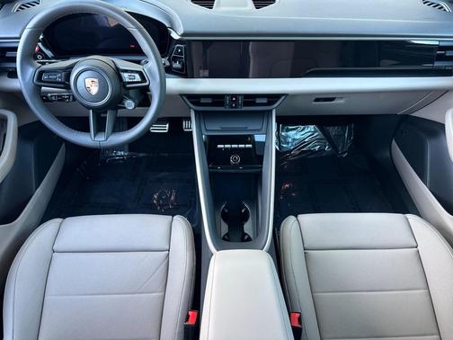 2025 Porsche Macan 4S