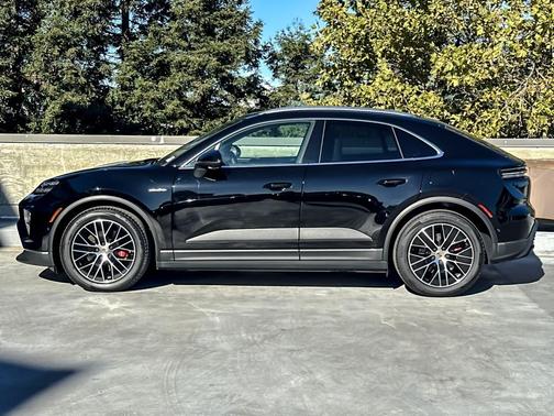 2025 Porsche Macan 4S