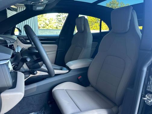 2025 Porsche Macan 4S