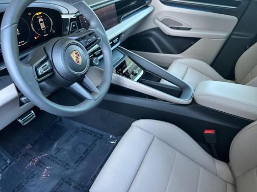 2025 Porsche Macan 4S