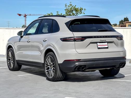 Chalk 2023 Porsche Cayenne Cayenne