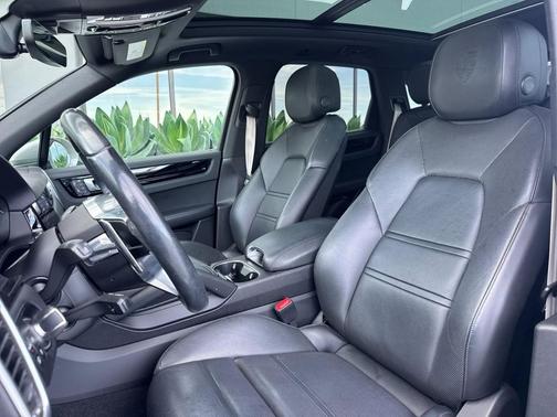 Chalk 2023 Porsche Cayenne Cayenne