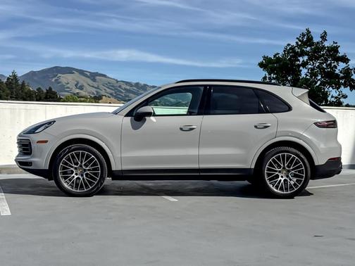 Chalk 2023 Porsche Cayenne Cayenne