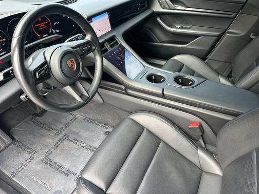 2023 Porsche Taycan 
