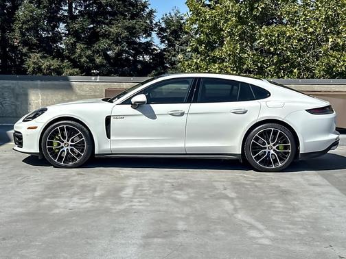 2023 Porsche Panamera 4