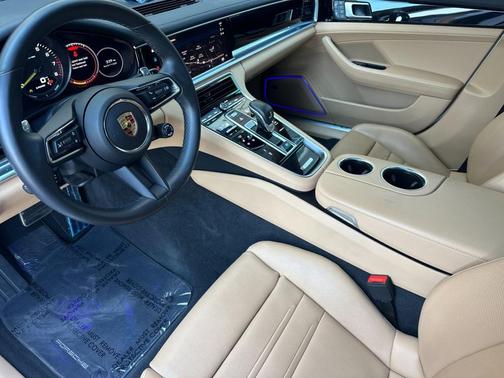 2023 Porsche Panamera 4