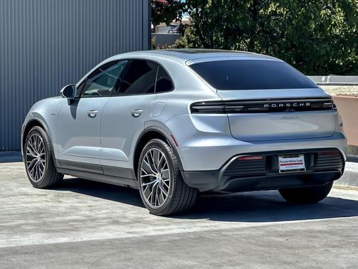 2024 Porsche Macan 4