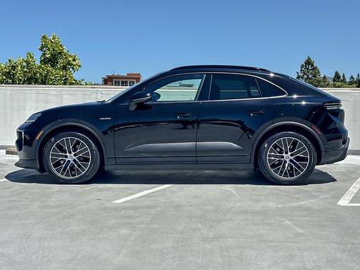 Black 2025 Porsche Macan Macan Electric