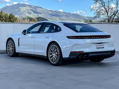 2026 Porsche Panamera 