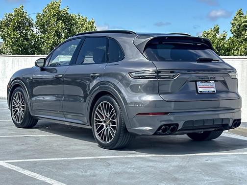 Quartzite Grey Metallic 2022 Porsche Cayenne GTS