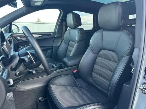 2025 Porsche Macan T