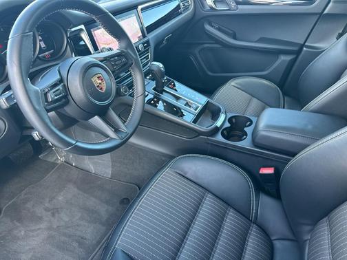 2025 Porsche Macan T
