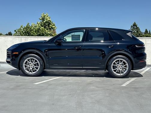 CHROMITE BLACK 2026 Porsche Cayenne Cayenne