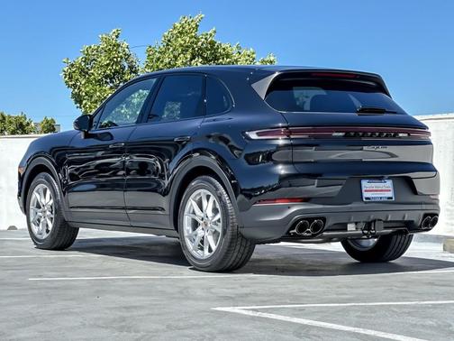 CHROMITE BLACK 2026 Porsche Cayenne Cayenne