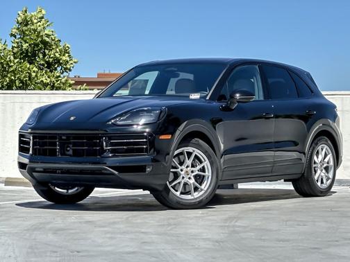 CHROMITE BLACK 2026 Porsche Cayenne Cayenne