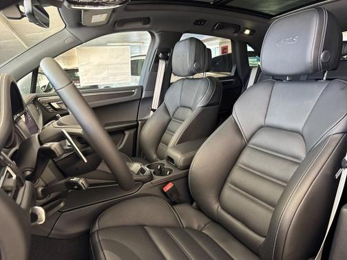 2026 Porsche Macan Macan GTS