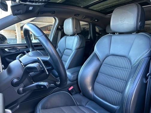 2023 Porsche Macan T