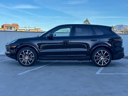 2023 Porsche Cayenne Platinum Edition