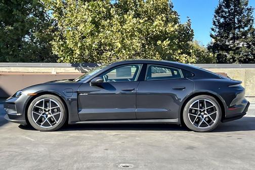 2025 Porsche Taycan 