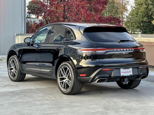2026 Porsche Macan 