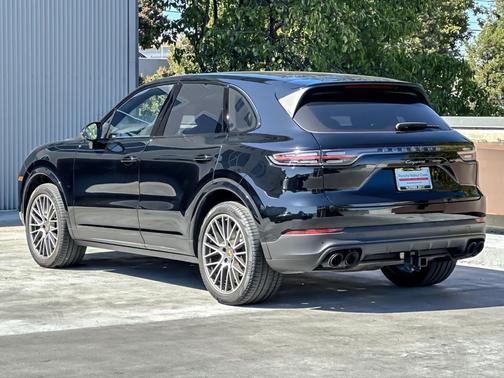 2023 Porsche Cayenne Platinum Edition