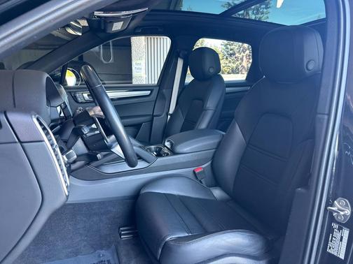 2023 Porsche Cayenne Platinum Edition