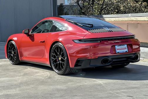 2024 Porsche 911 Carrera 4 GTS