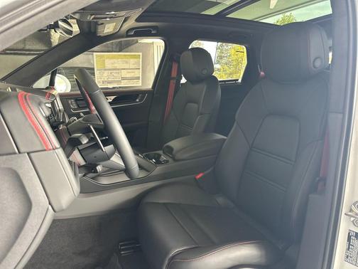 2025 Porsche Cayenne Turbo