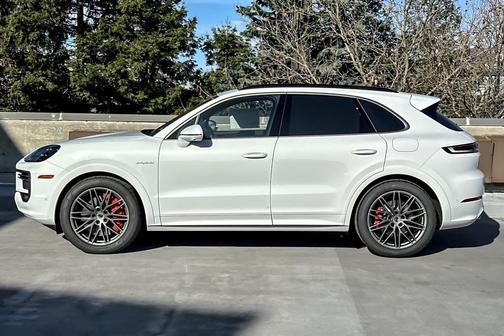 2025 Porsche Cayenne Turbo