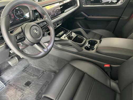 2025 Porsche Cayenne Turbo
