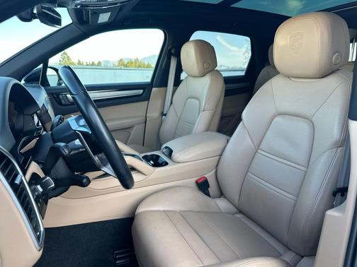 2023 Porsche Cayenne Platinum Edition