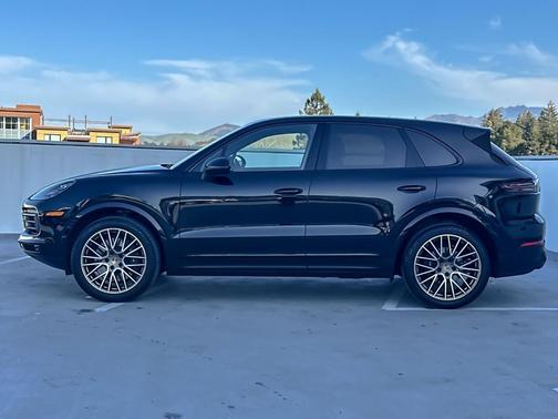 2023 Porsche Cayenne Platinum Edition