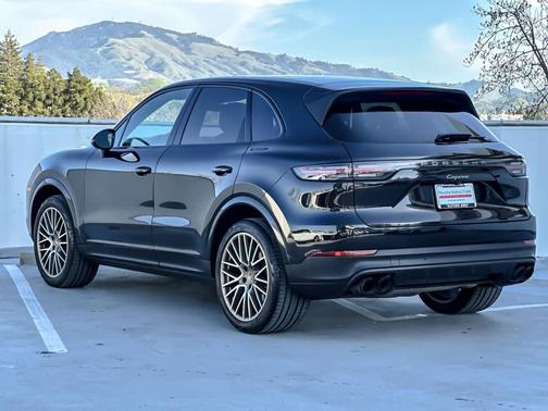 2023 Porsche Cayenne Platinum Edition