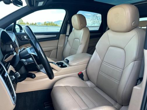 2022 Porsche Cayenne Platinum Edition
