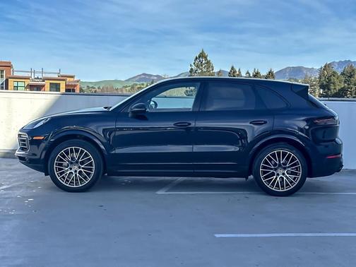 2022 Porsche Cayenne Platinum Edition