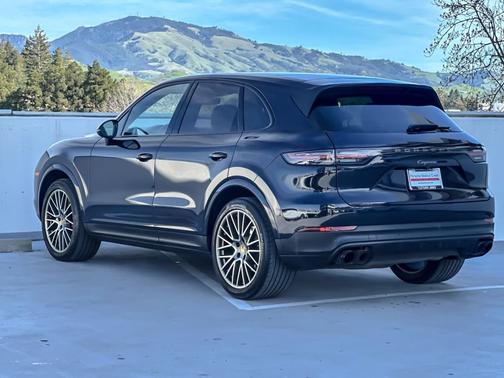2022 Porsche Cayenne Platinum Edition